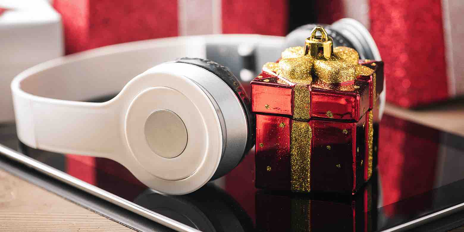 The Best Tech Gifts of 2021 to Score on Cyber Monday